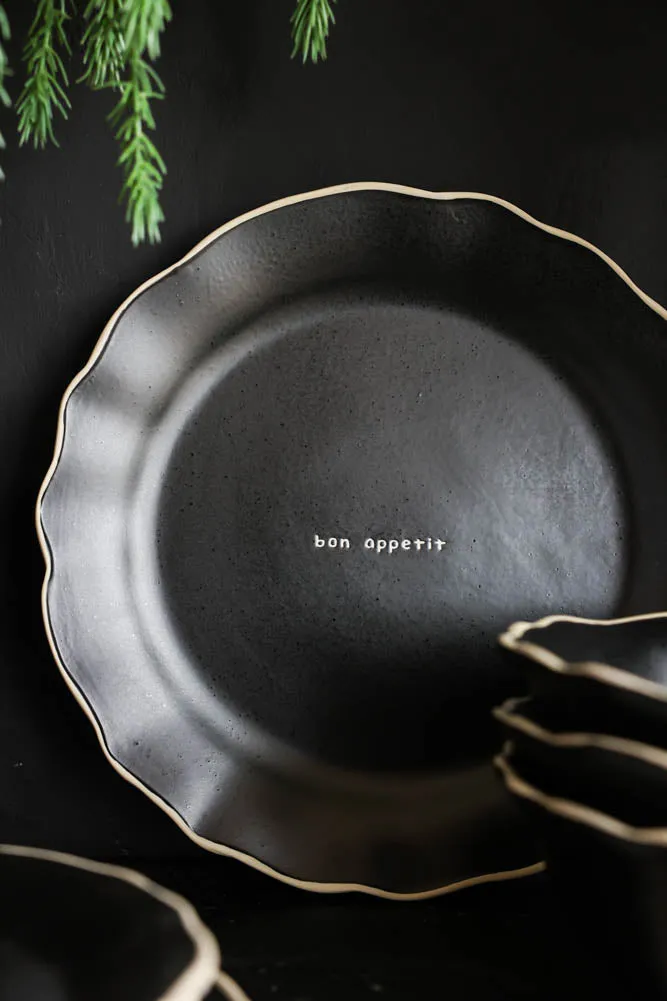 12 Piece Black Bon Appetit Dinner Set