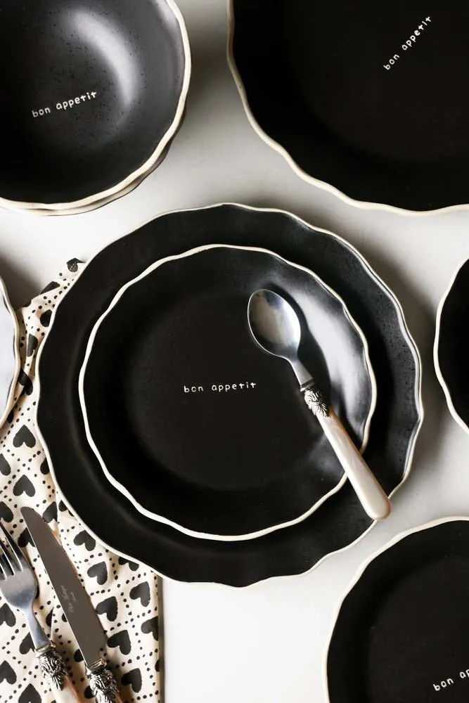 12 Piece Black Bon Appetit Dinner Set