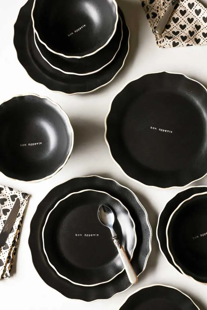 12 Piece Black Bon Appetit Dinner Set