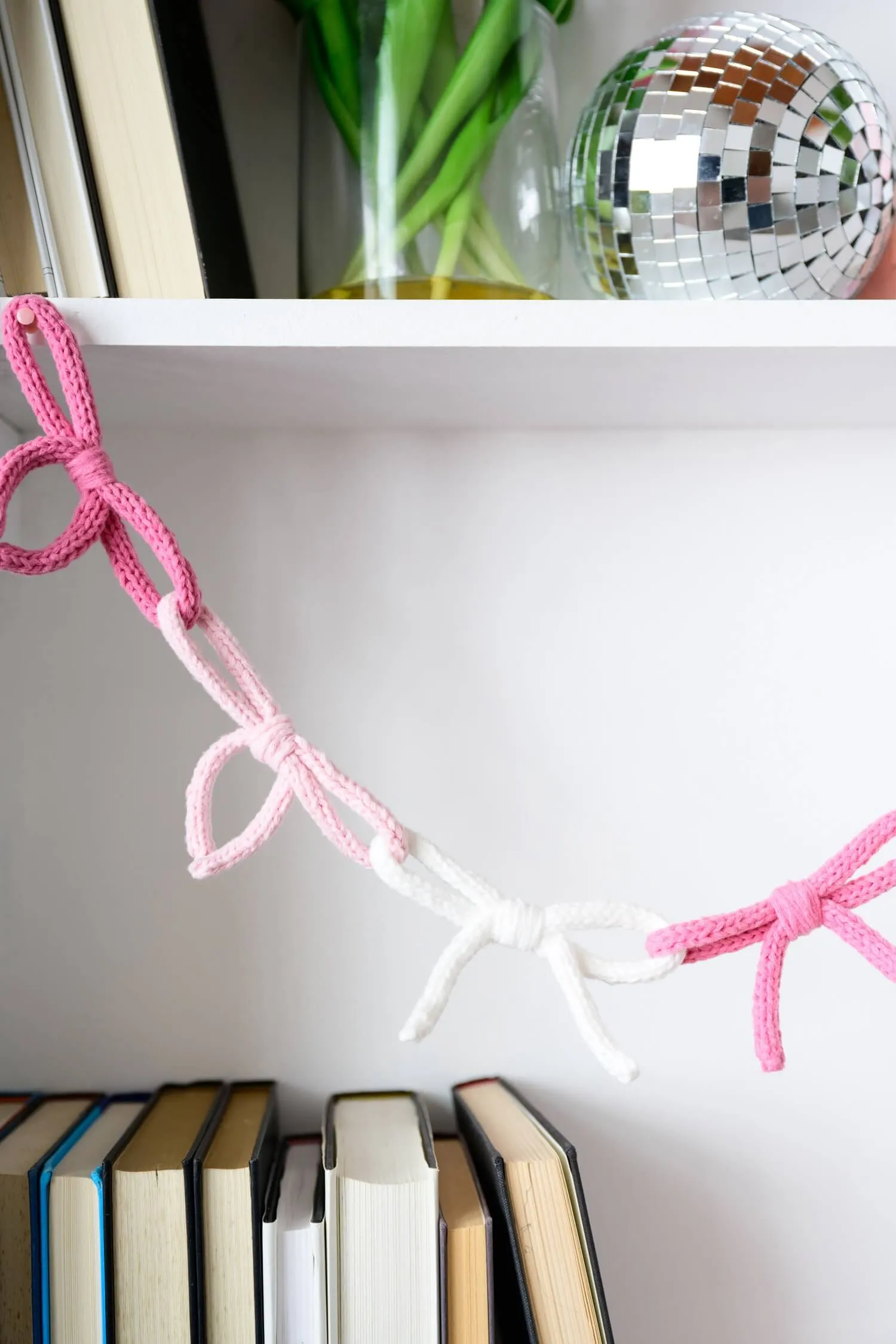 Bow Garland (Knit)