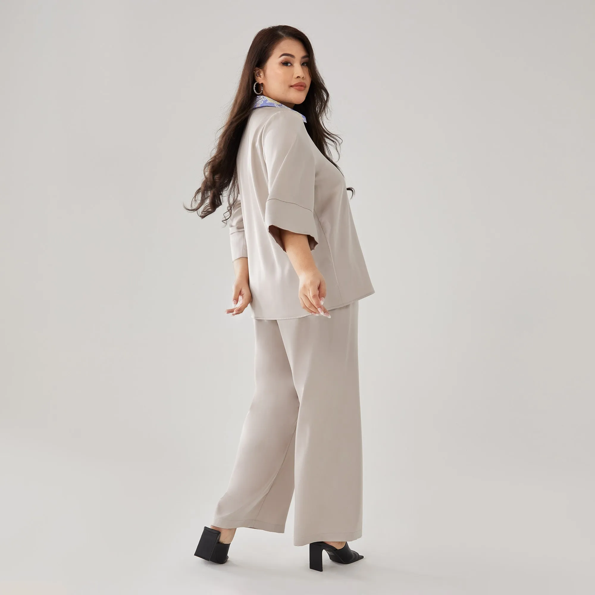 Contrast Trimmed Top