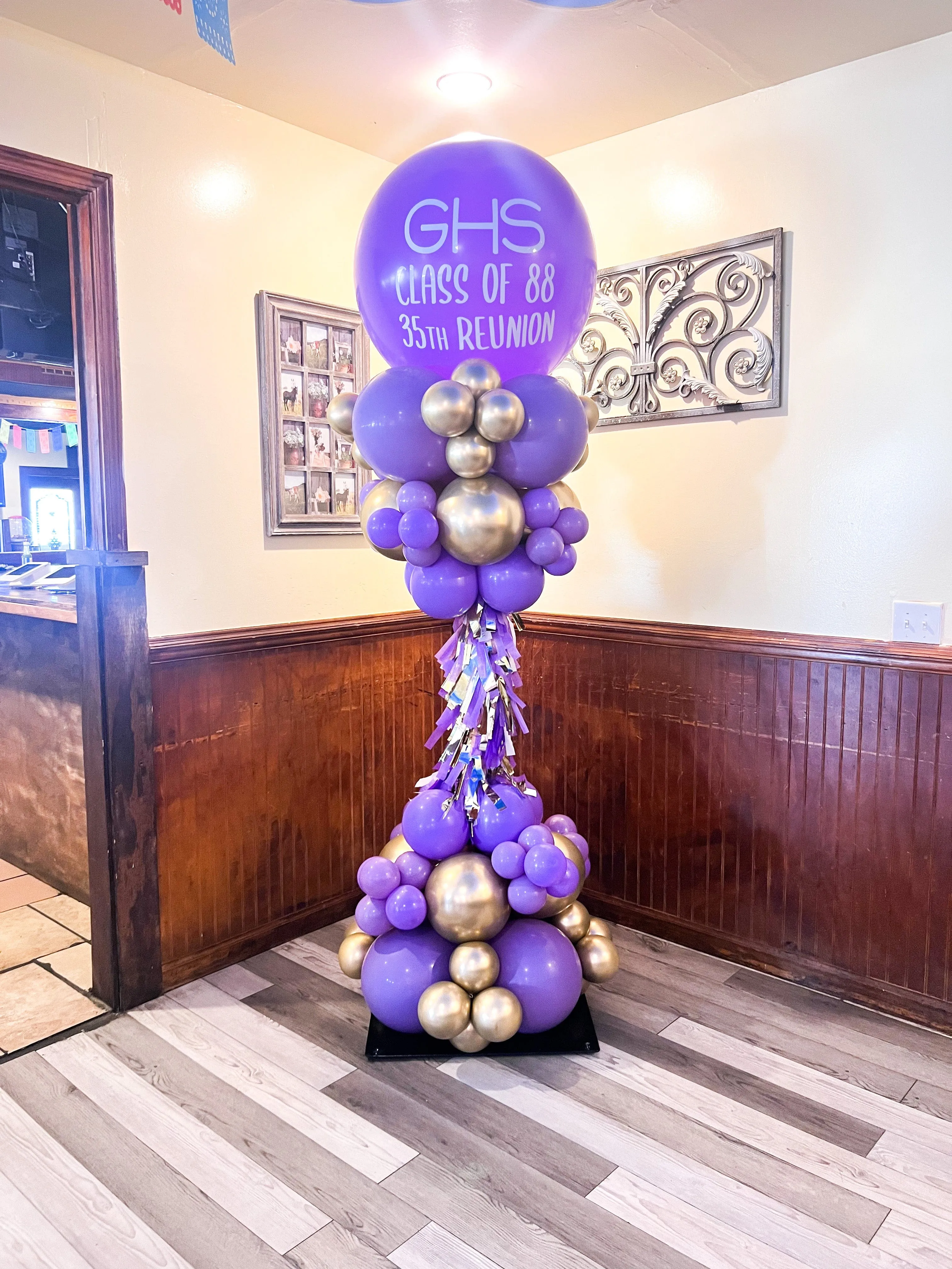 Crazy Balloon Tower (indoor or outdoor)