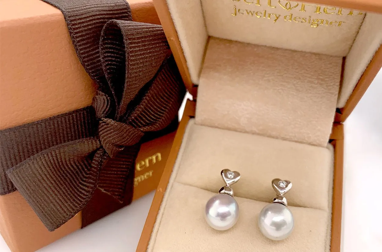 Earrings 18kt Gold Round Grey Pearls & Center Diamonds Hearts Studs
