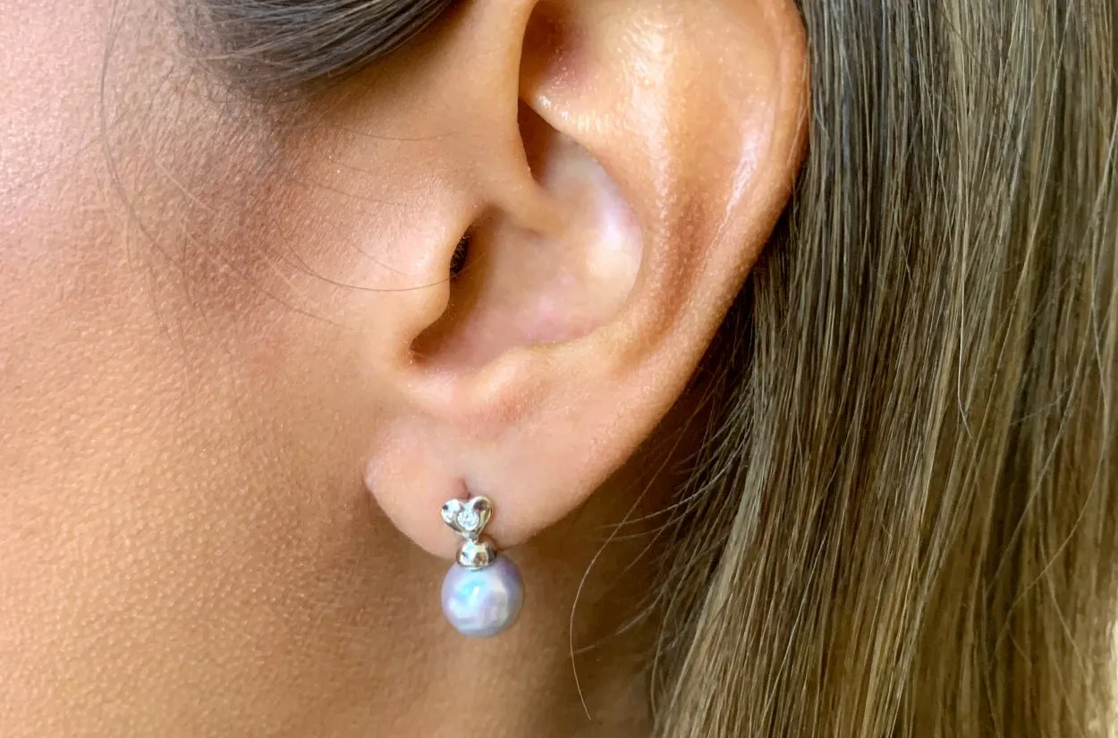 Earrings 18kt Gold Round Grey Pearls & Center Diamonds Hearts Studs