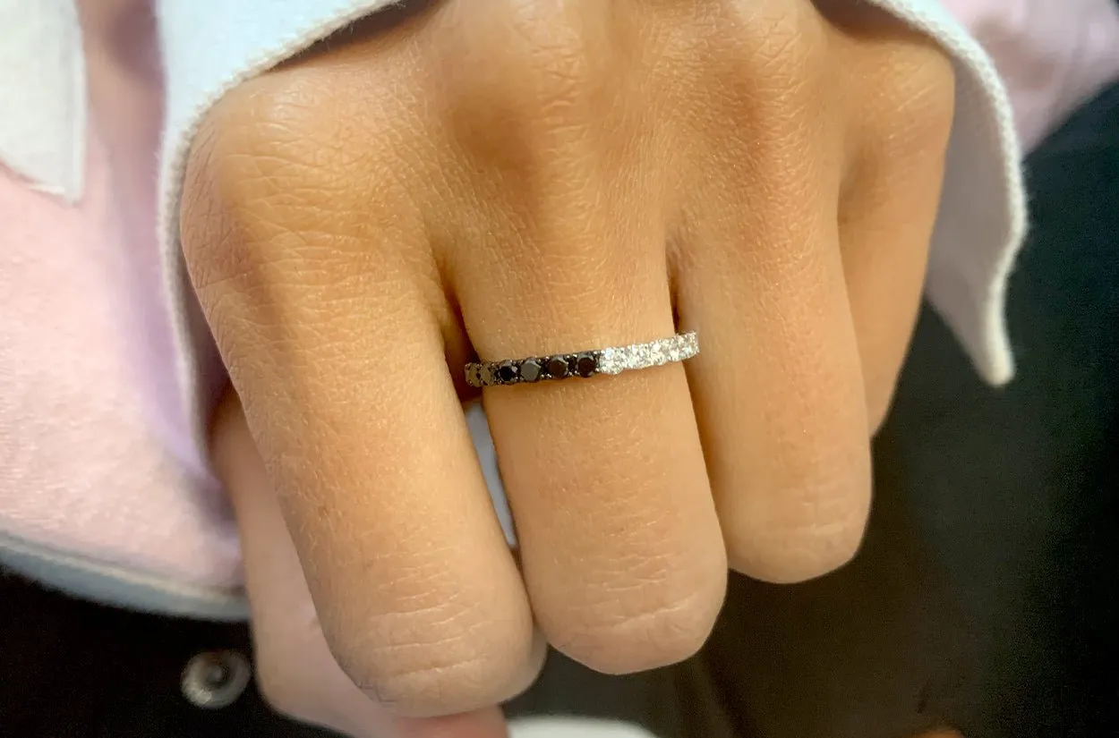 Eternity Ring 18kt Gold Black & White Diamonds