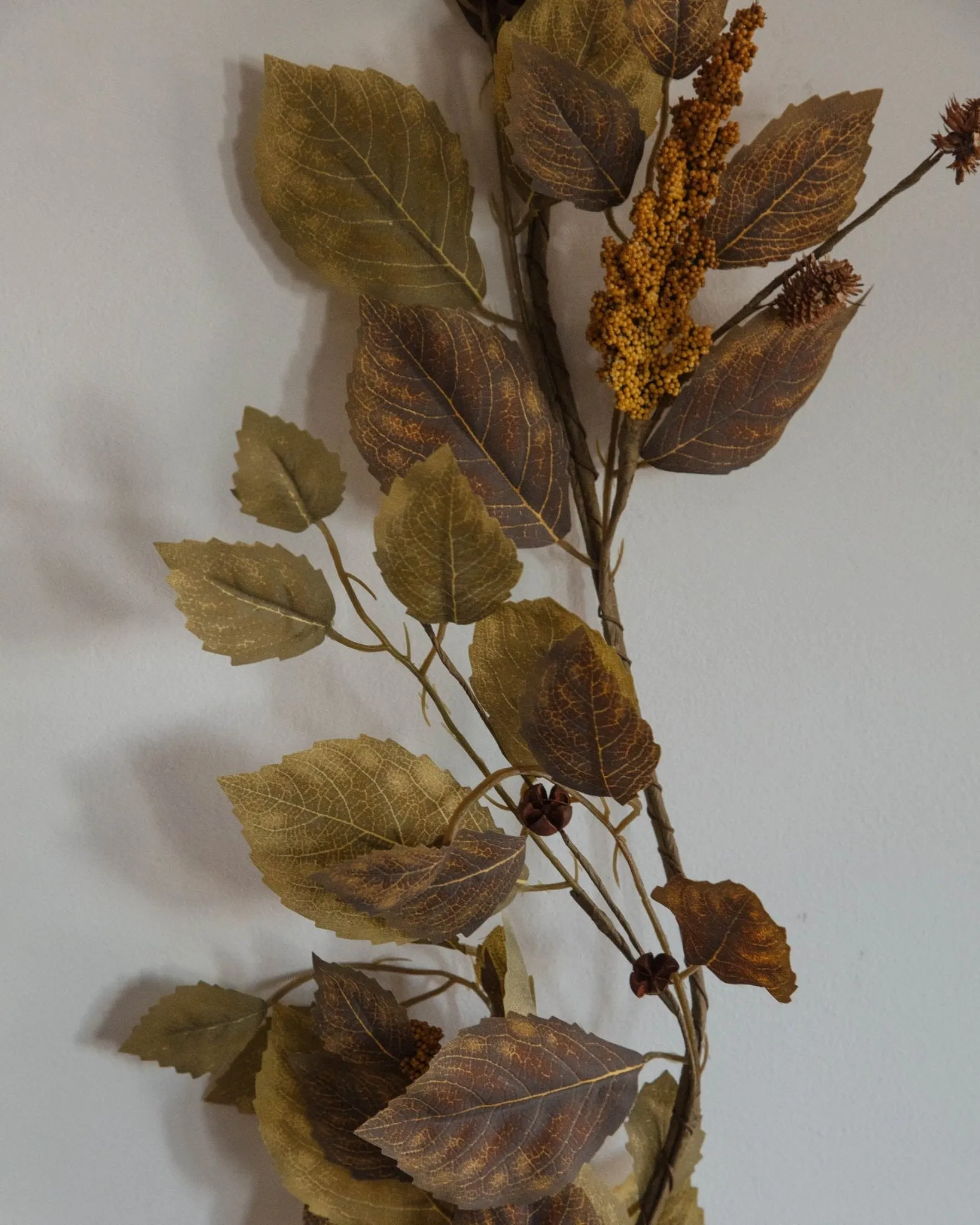 Green Birch Leaves & Berry Bundles Garland