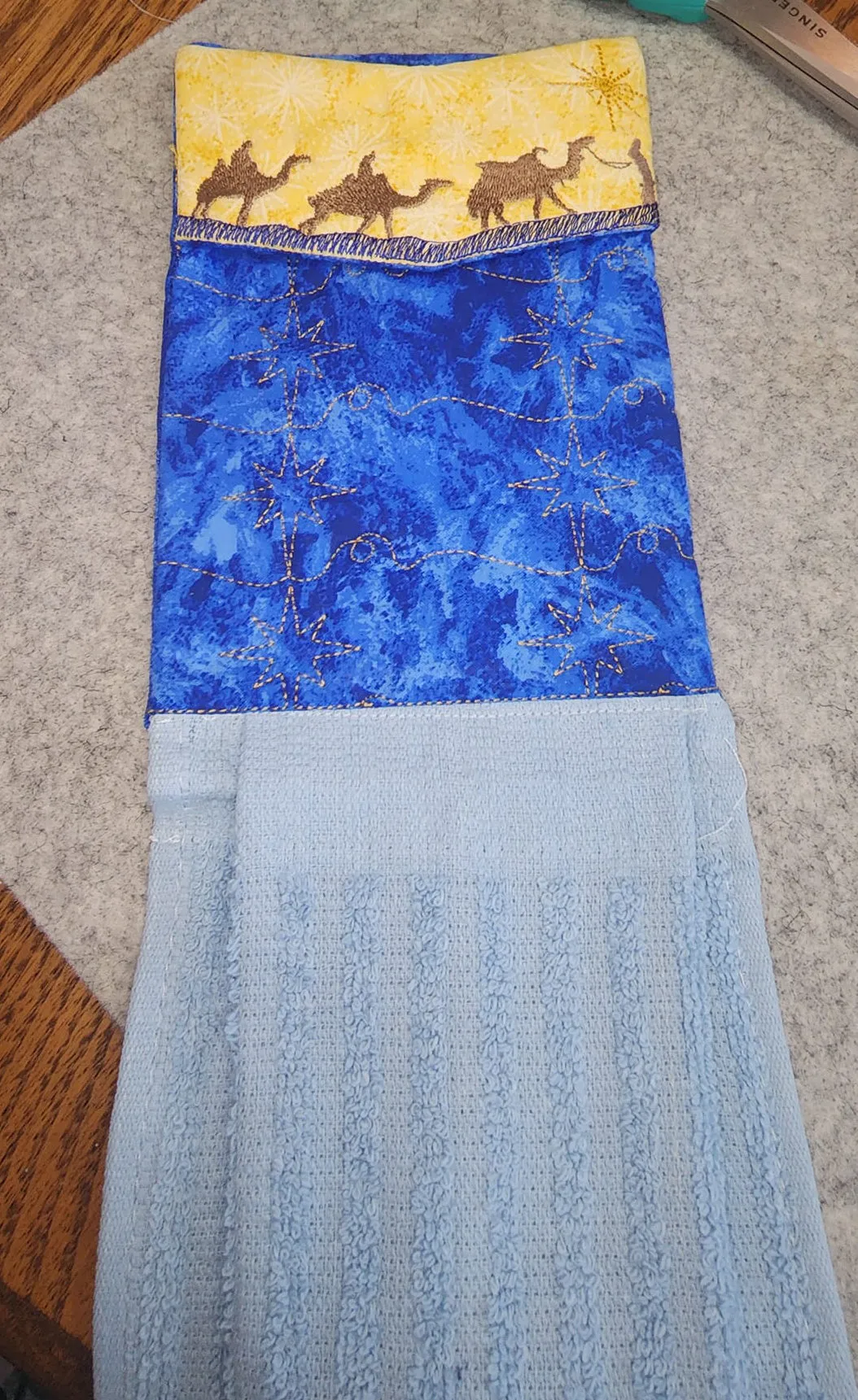 ITH North Star and Wise Men Stipple Towel Handle Topper