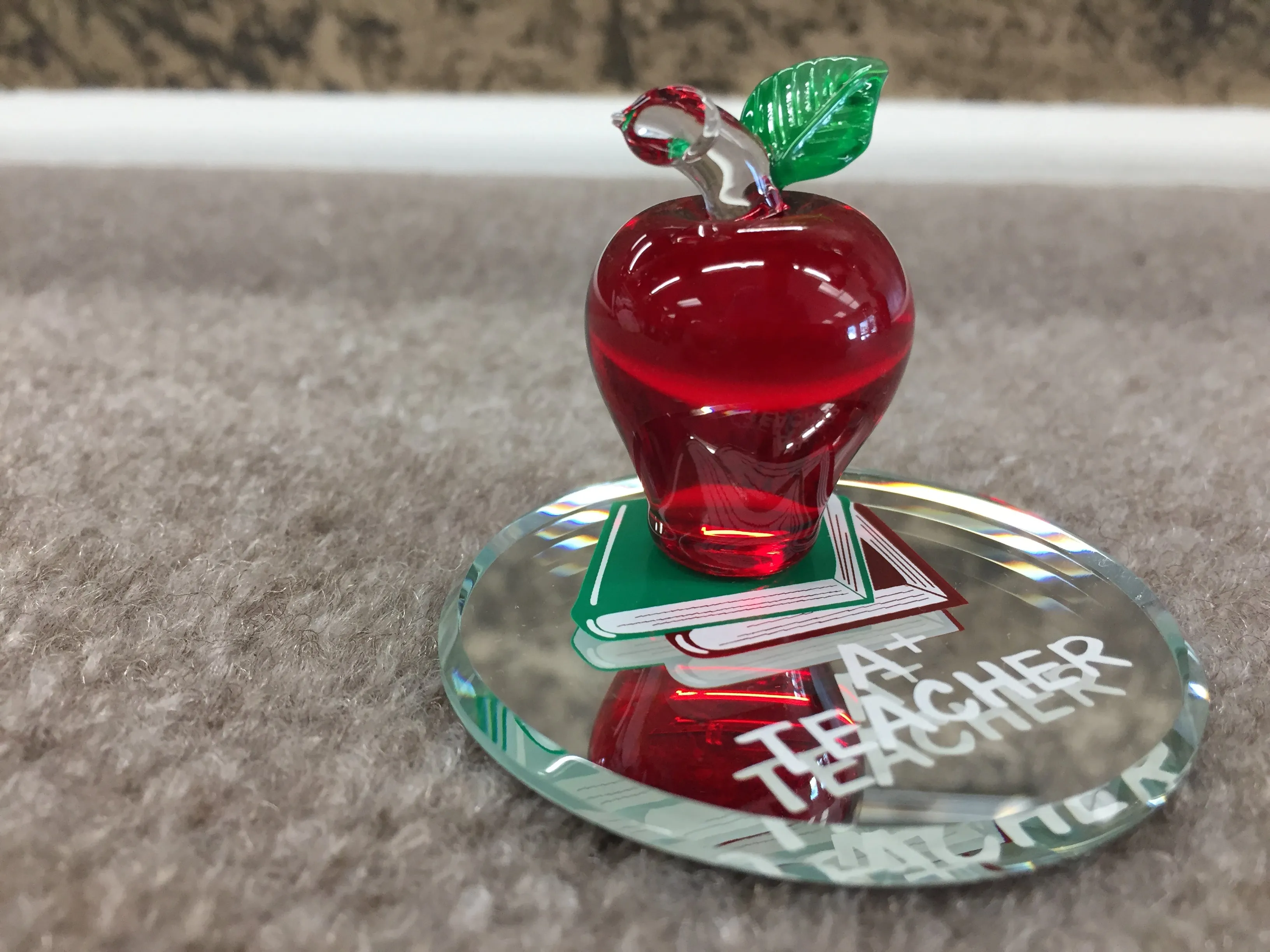 Teachers Apple Glass Figurine ju